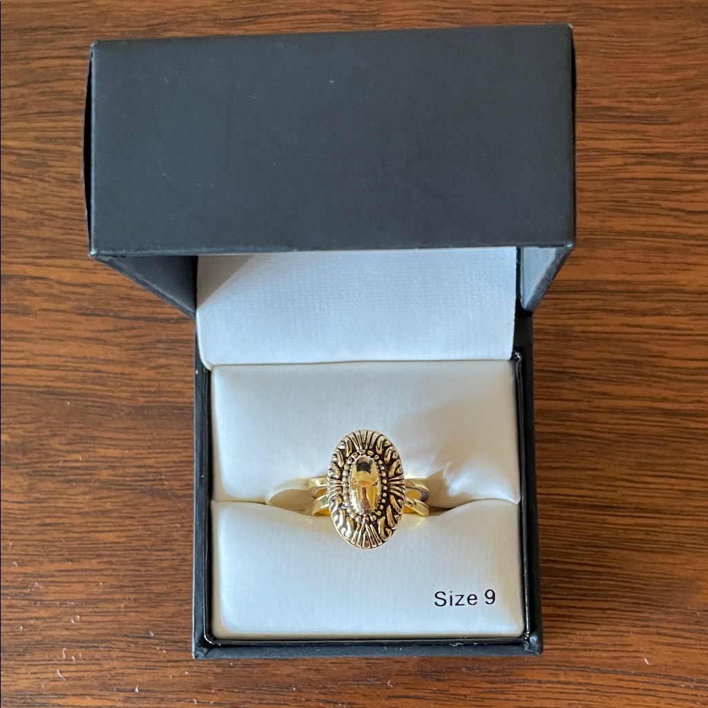 New Gold Tone Ring